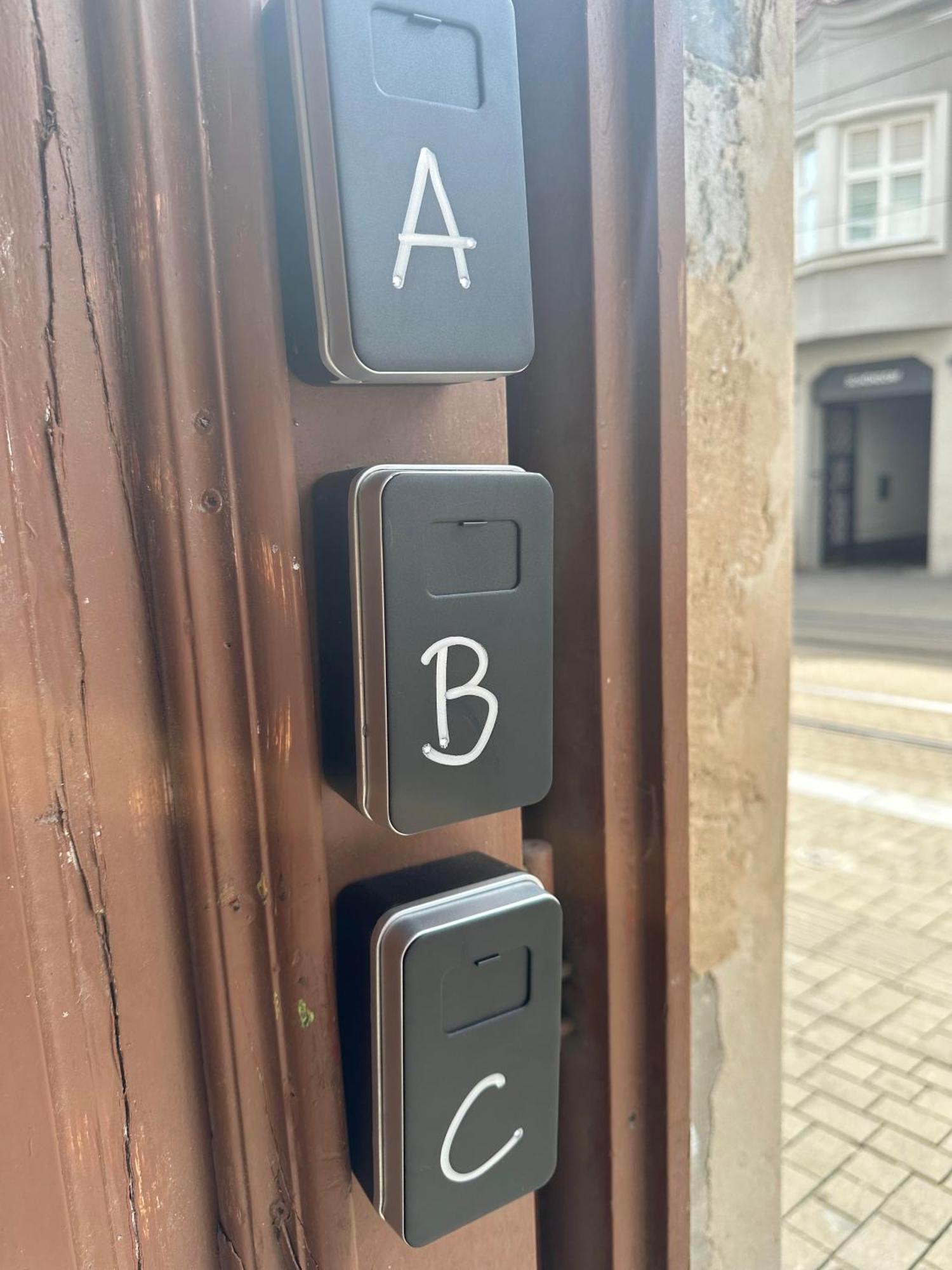 C Private Room In City Center In Bratislava Exterior photo